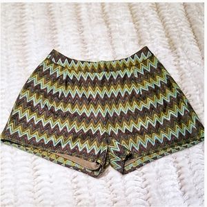 Gianni Bini Chevron 70s inspired multicolor shorts